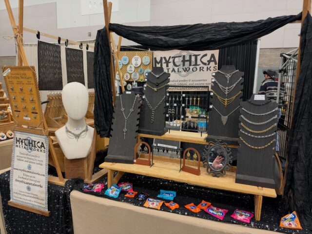 You only have a couple hours left to come shop with us @bitchcraftfair in Portland OR! Lots of new shiny treasures in stock. Featuring special guest @misfitcrossstitch with her lovely wares as well!
.
.
.
#handcrafted #chainmaillejewelry #shopsmall #pnwartist