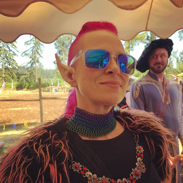 We were honored to have such extraordinary patrons at @canterburyrenaissancefaire over the weekend, like this lovely elf showing off her new Apophis Choker! Even the fellow in the background is stunned by how perfect it looks. 😉 Thank you to all who came out to visit us!
.
.
.
#renfaire #renaissancefaire #renfest #canterburyrenaissancefaire #chainmaille #chainmail #chainmaille #chainmaillejewelry #handmadejewelry #artisan #womanownedbusiness